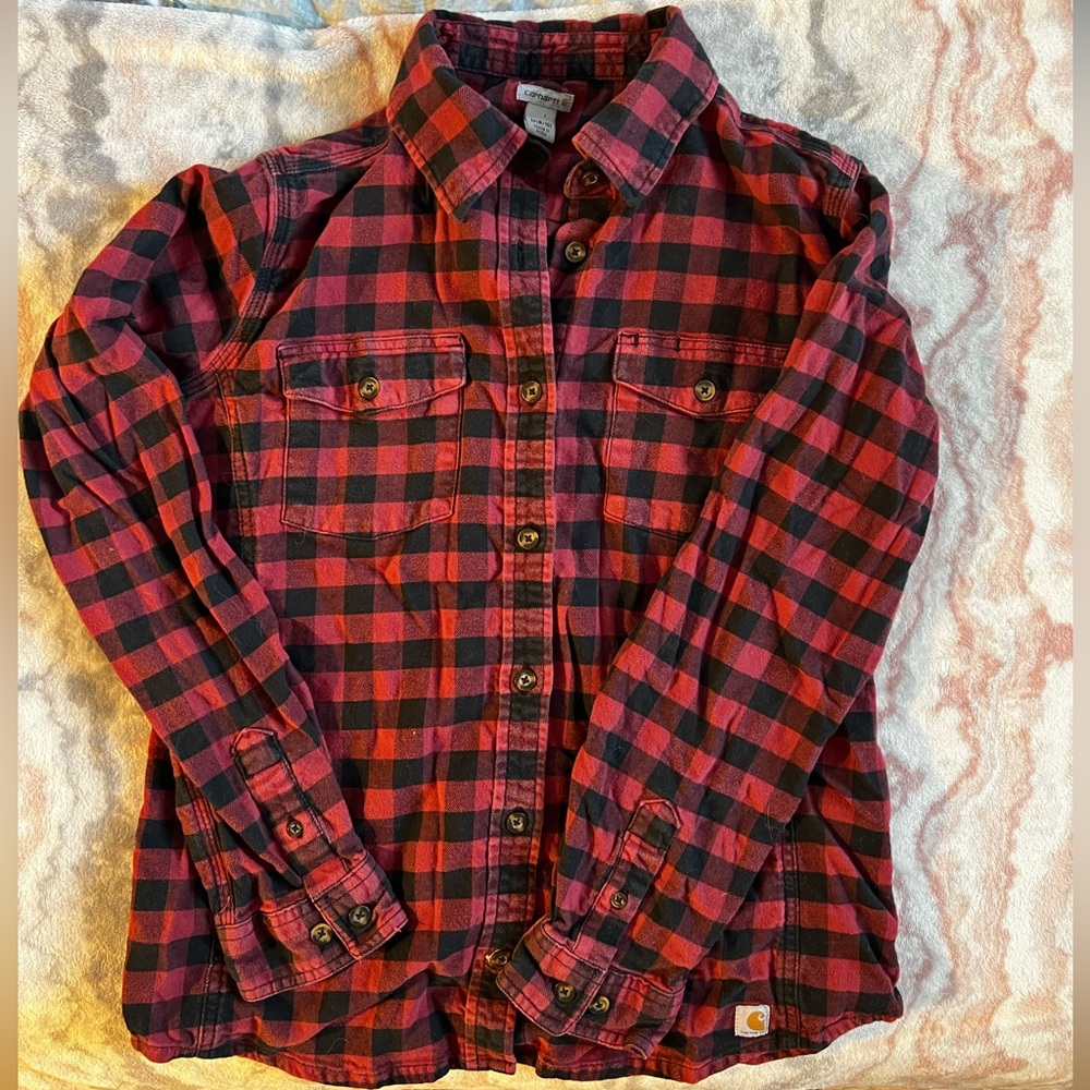 Carhartt Women’s Red and Black Plaid Flannel Medium Shirt‎ Faded Size Medium